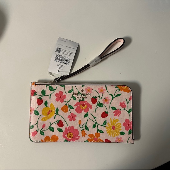 NWT Kate Spade Medium Lucy Strawberry Garden wristlet - Picture 4 of 7